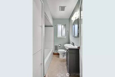 10742 Lakeside Avenue NE, Seattle, WA 98125 - Photo 18