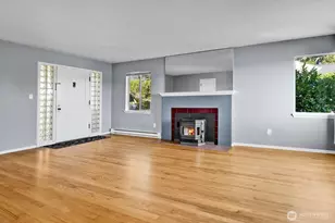 10742 Lakeside Ave NE, Seattle, WA 98125 - Photo 4