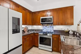 51 Pine St, Edmonds, WA 98020 - Photo 10