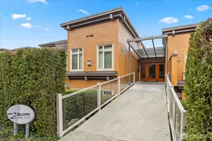 51 Pine St, Edmonds, WA 98020 - Photo 2