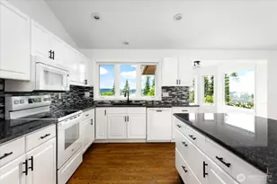 366 Samanthia Ln, Camano Island, WA 98282 - Photo 14