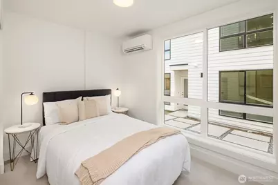 4418 1st Avenue NE #A, Seattle, WA 98105 - Photo 2