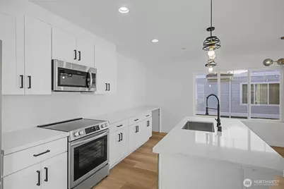 19505 Damson Road #B1, Lynnwood, WA 98036 - Photo 2