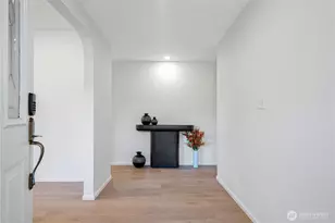 14260 110th Ave NE, Kirkland, WA 98034 - Photo 2