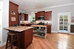 12117 Clearview Dr, Edmonds, WA 98026 - Photo 8