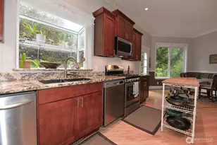 12117 Clearview Dr, Edmonds, WA 98026 - Photo 8