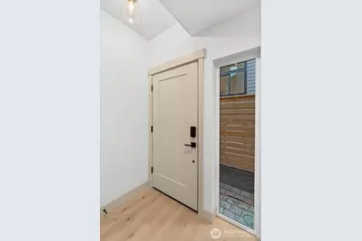 1255 NE 100th Street, Seattle, WA 98125 - Photo 4