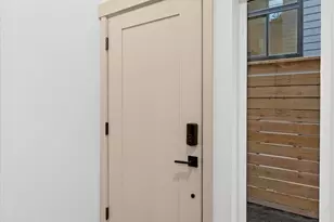 1255 NE 100th St, Seattle, WA 98125 - Photo 4