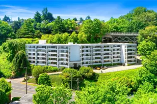 2565 Dexter Ave N, Seattle, WA 98109 - Photo 2