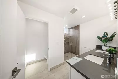 1055 S Cloverdale Street, Seattle, WA 98108 - Photo 16
