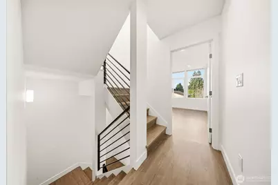 1055 S Cloverdale Street, Seattle, WA 98108 - Photo 28