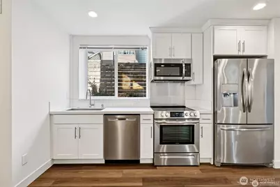 5259 Brooklyn Avenue NE, Seattle, WA 98105 - Photo 6