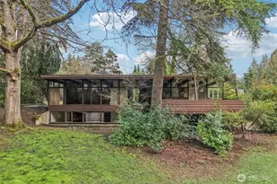 7832 NE 32nd St, Medina, WA 98039 - Photo 2