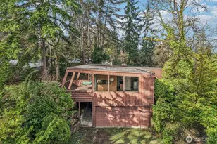 7832 NE 32nd St, Medina, WA 98039 - Photo 1