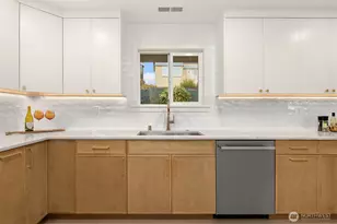 3702 W Fulton St, Seattle, WA 98199 - Photo 18