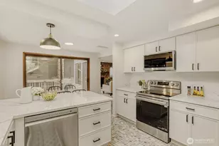 8718 189th Pl SW, Edmonds, WA 98026 - Photo 10