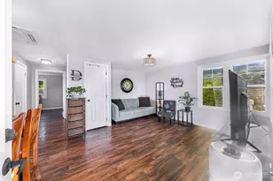 208 9th St, Lynden, WA 98264 - Photo 2