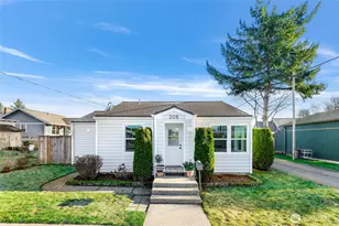 208 9th St, Lynden, WA 98264 - Photo 1