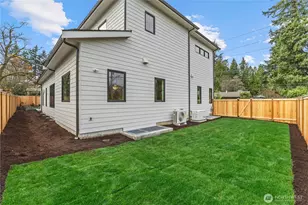 10789 SE 10th St, Bellevue, WA 98004 - Photo 26