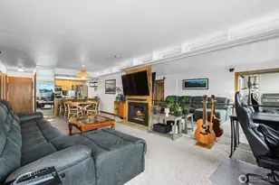 2401 8th Ave N, Seattle, WA 98109 - Photo 6