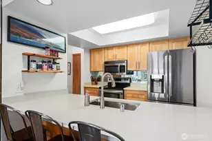 2401 8th Ave N, Seattle, WA 98109 - Photo 8