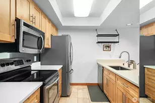 2401 8th Ave N, Seattle, WA 98109 - Photo 10