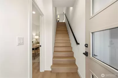 3817 D Fremont Avenue N, Seattle, WA 98103 - Photo 4