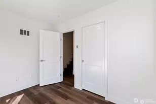 5259 Brooklyn Ave NE, Seattle, WA 98105 - Photo 16