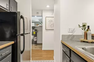 530 Melrose Ave E, Seattle, WA 98102 - Photo 6