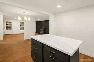 2032 NE 123rd St, Seattle, WA 98125 - Photo 10