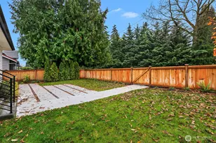 2032 NE 123rd St, Seattle, WA 98125 - Photo 4
