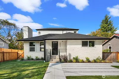 2032 NE 123rd Street, Seattle, WA 98125 - Photo 2