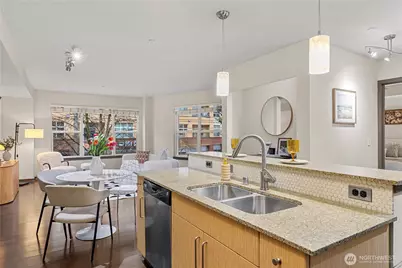 413 NE 70th Street #207, Seattle, WA 98115 - Photo 16