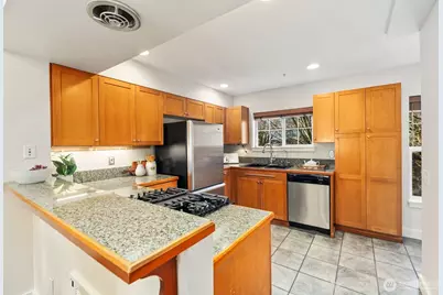 202 24th Avenue E #6, Seattle, WA 98112 - Photo 8