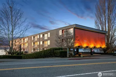 733 Lake Street S #101, Kirkland, WA 98033 - Photo 2