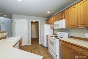 10907 185th Ave E, Bonney Lake, WA 98391 - Photo 8