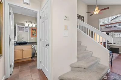 562 Elma Avenue NE, Renton, WA 98059 - Photo 6