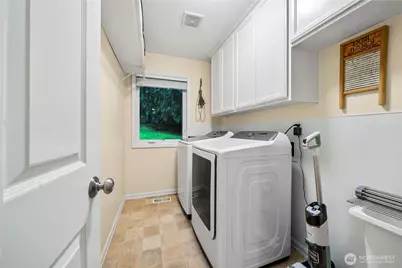 27903 NE 26th Street, Redmond, WA 98053 - Photo 24