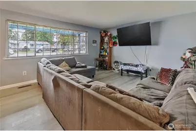 1055 S 317th Street, Federal Way, WA 98003 - Photo 2