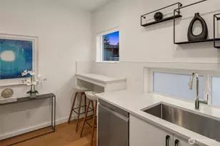 9553 Ashworth Ave N, Seattle, WA 98103 - Photo 8