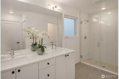 9553 Ashworth Avenue N #B, Seattle, WA 98103 - Photo 12