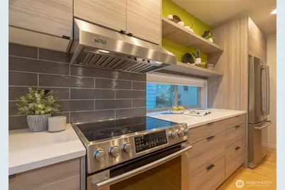 4413 Meridian Avenue N, Seattle, WA 98103 - Photo 8