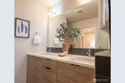 4413 Meridian Avenue N, Seattle, WA 98103 - Photo 16