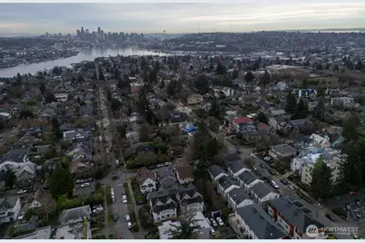 4413 Meridian Avenue N, Seattle, WA 98103 - Photo 28