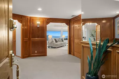 505 Pine Street #301, Edmonds, WA 98020 - Photo 2