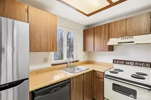 8823 Holly Dr, Everett, WA 98208 - Photo 4