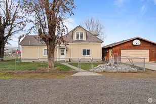 315 W 4th St, Prescott, WA 99348 - Photo 2