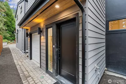 1255 NE 100th Street, Seattle, WA 98125 - Photo 2