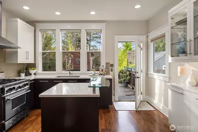 2113 3rd Avenue W, Seattle, WA 98119 - Photo 8