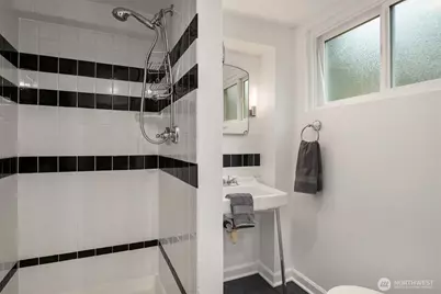 2113 3rd Avenue W, Seattle, WA 98119 - Photo 16